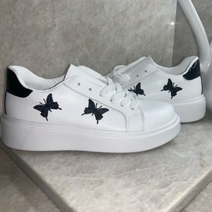 ZARA low top white calf leather butterfly sneakers